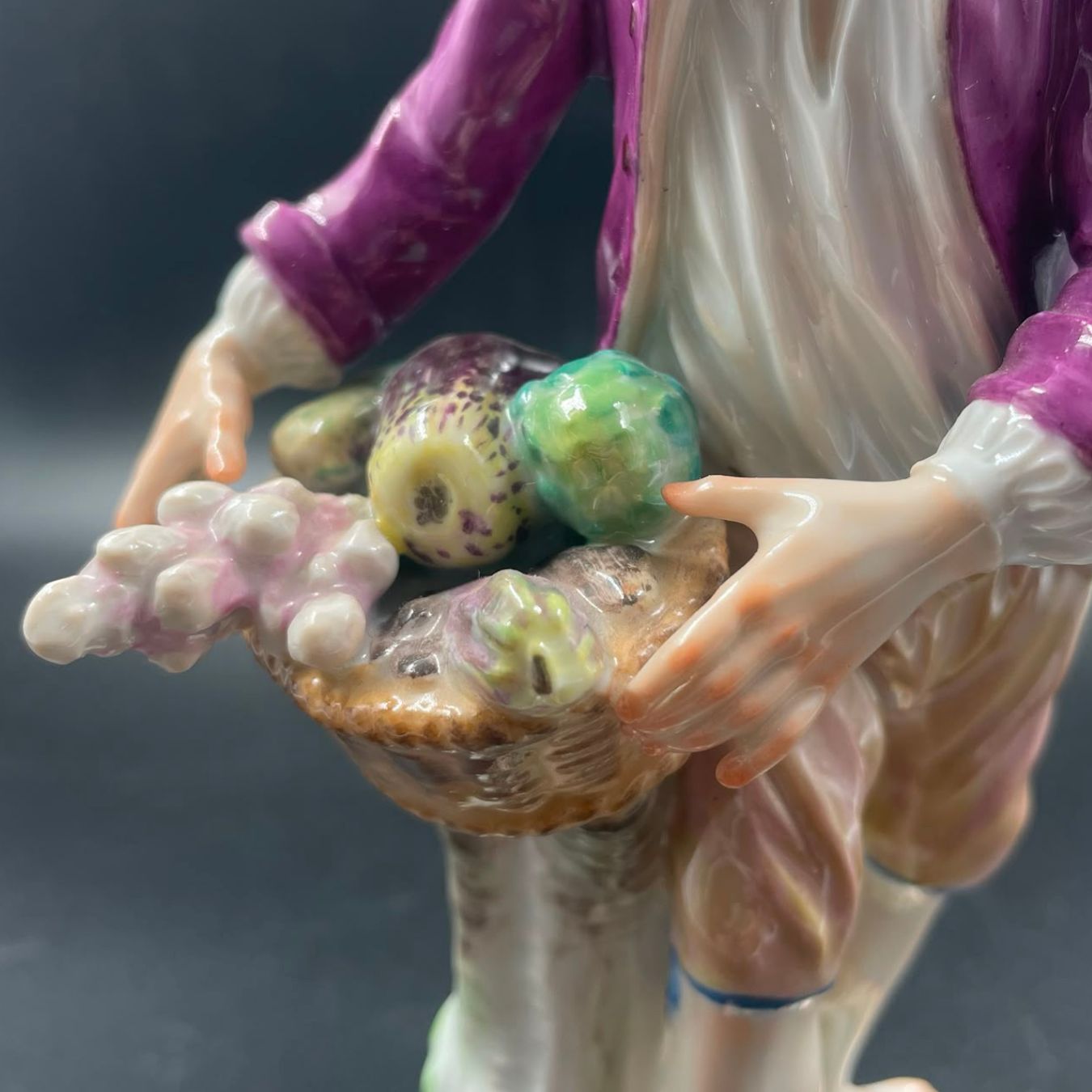 Manifattura di Meissen, ortolano con cesta di ortaggi - immagine 6