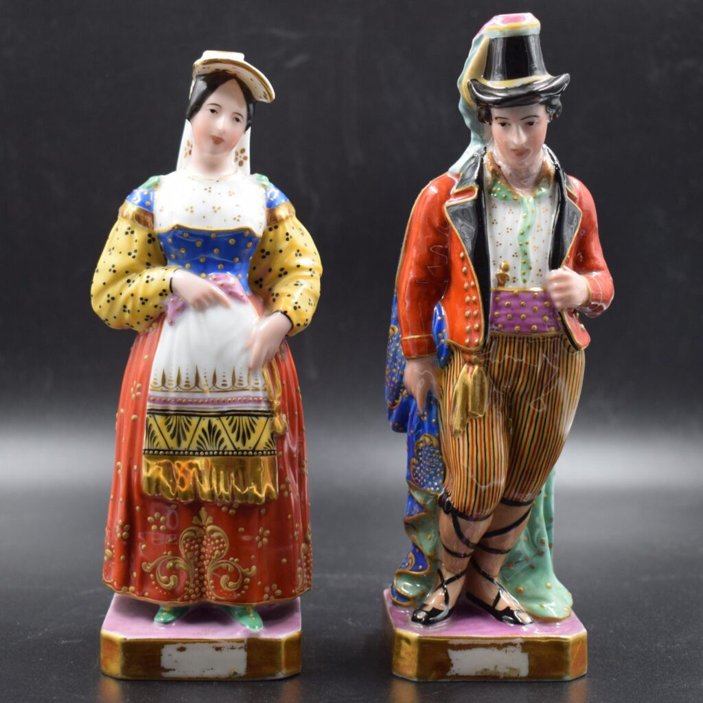 Coppia di figure porta-profumo in porcellana Jacob Petit, Francia, metà XIX secolo