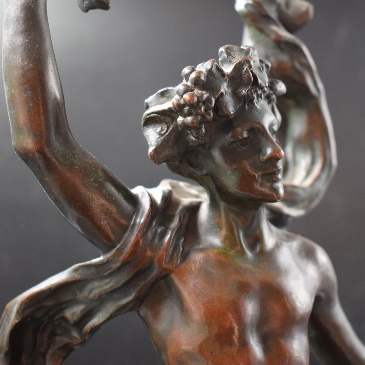 Bacco con pantera, uva e tirso – Bronzo italiano, XIX secolo - immagine 7