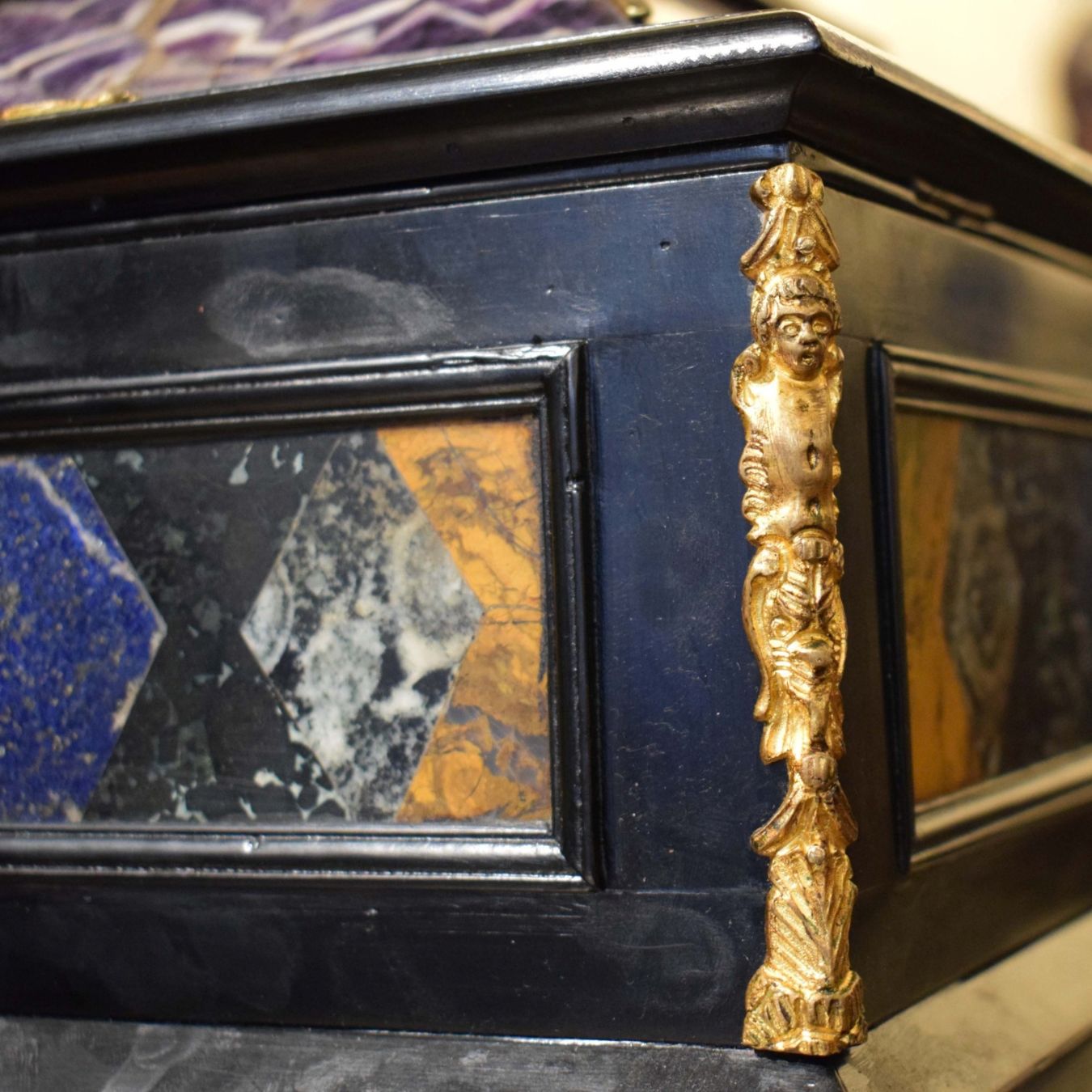 Stipo cofanetto in pietre dure policrome e bronzi dorati, XIX secolo - immagine 6